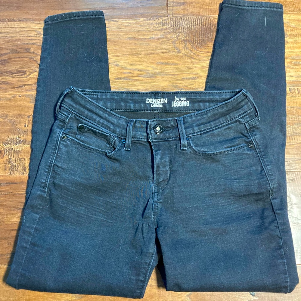 Denizen by Levi’s Black low-rise skinny jeggings